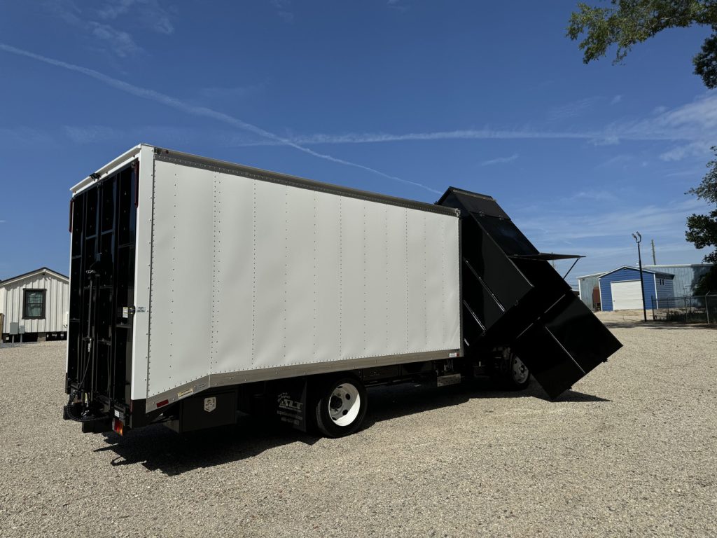 *NEW 2026 Isuzu, 1F404, Gas, Single Cab, 16′ Eco Series with 5.0 cu/yd Debris Dumper, No Side Door