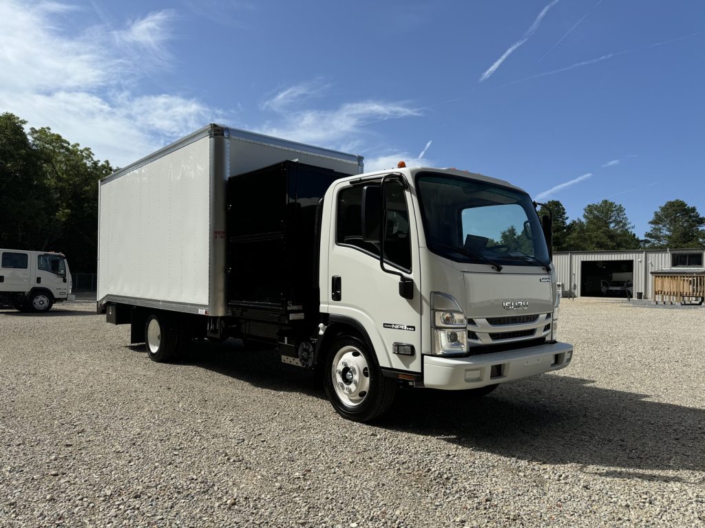 *NEW 2026 Isuzu, 1F404, Gas, Single Cab, 16′ Eco Series with 5.0 cu/yd Debris Dumper, No Side Door