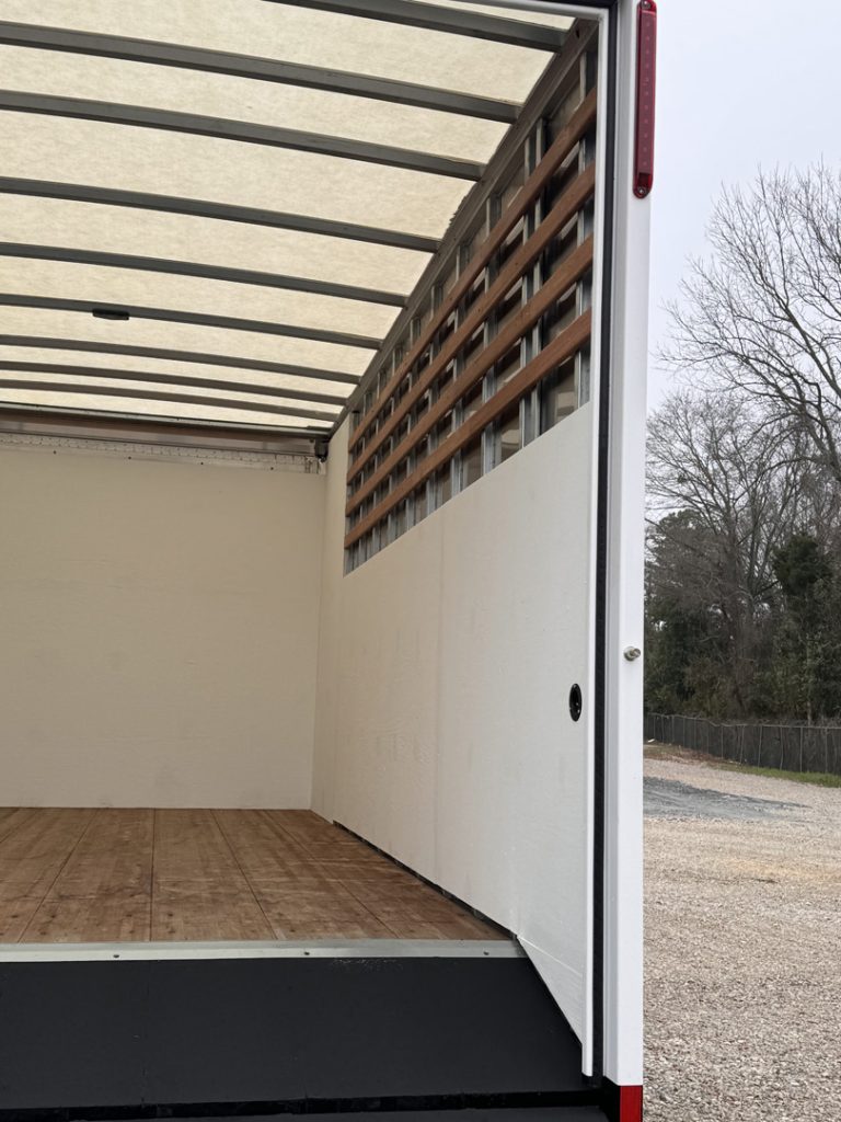 *NEW 2026 Isuzu, 1F404, Gas, Single Cab, 16′ Eco Series with 5.0 cu/yd Debris Dumper, No Side Door