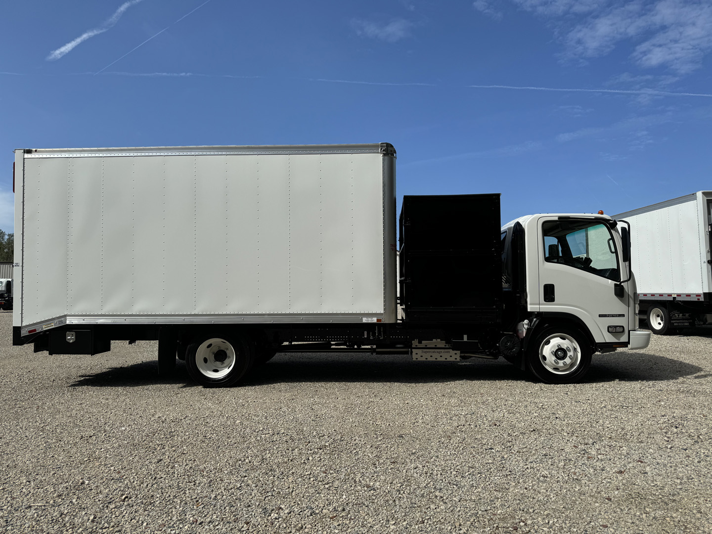 *NEW 2026 Isuzu, 1F404, Gas, Single Cab, 16′ Eco Series with 5.0 cu/yd Debris Dumper, No Side Door