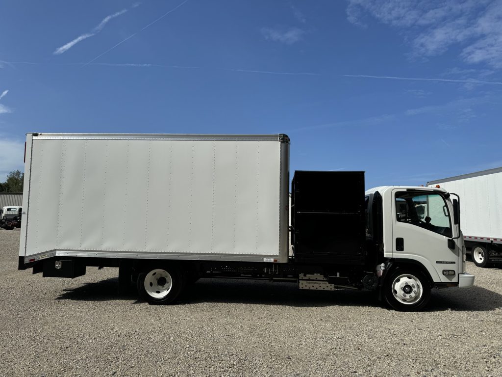 *NEW 2026 Isuzu, 1F404, Gas, Single Cab, 16′ Eco Series with 5.0 cu/yd Debris Dumper, No Side Door