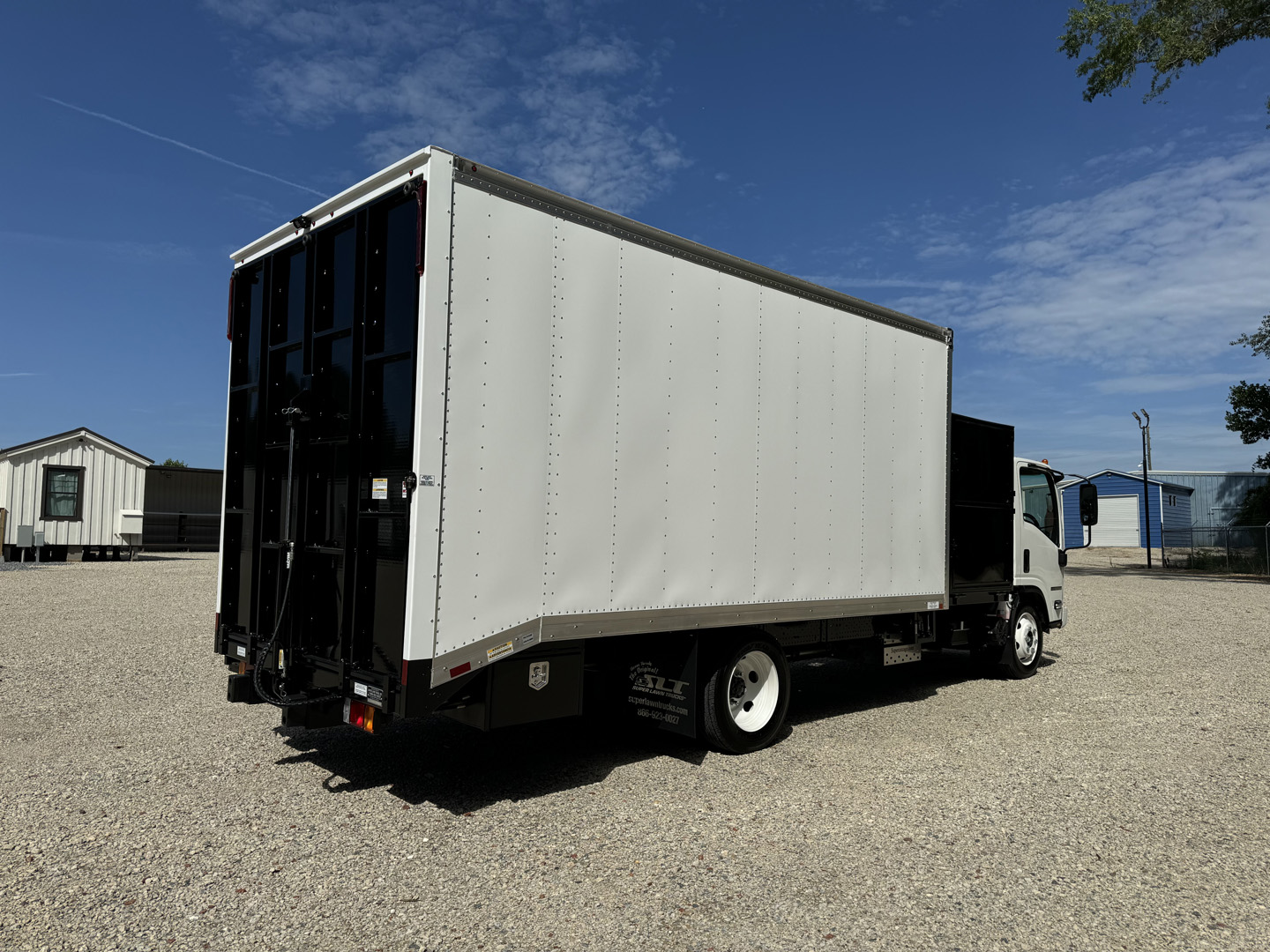 *NEW 2026 Isuzu, 1F404, Gas, Single Cab, 16′ Eco Series with 5.0 cu/yd Debris Dumper, No Side Door