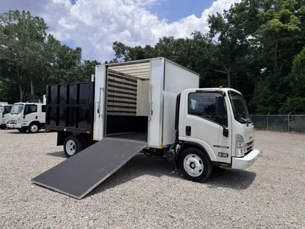 *NEW 2025 Isuzu Gas 1U4, Single Cab, 8′ Super Lite Contractor Truck with 8′ Steel Dump