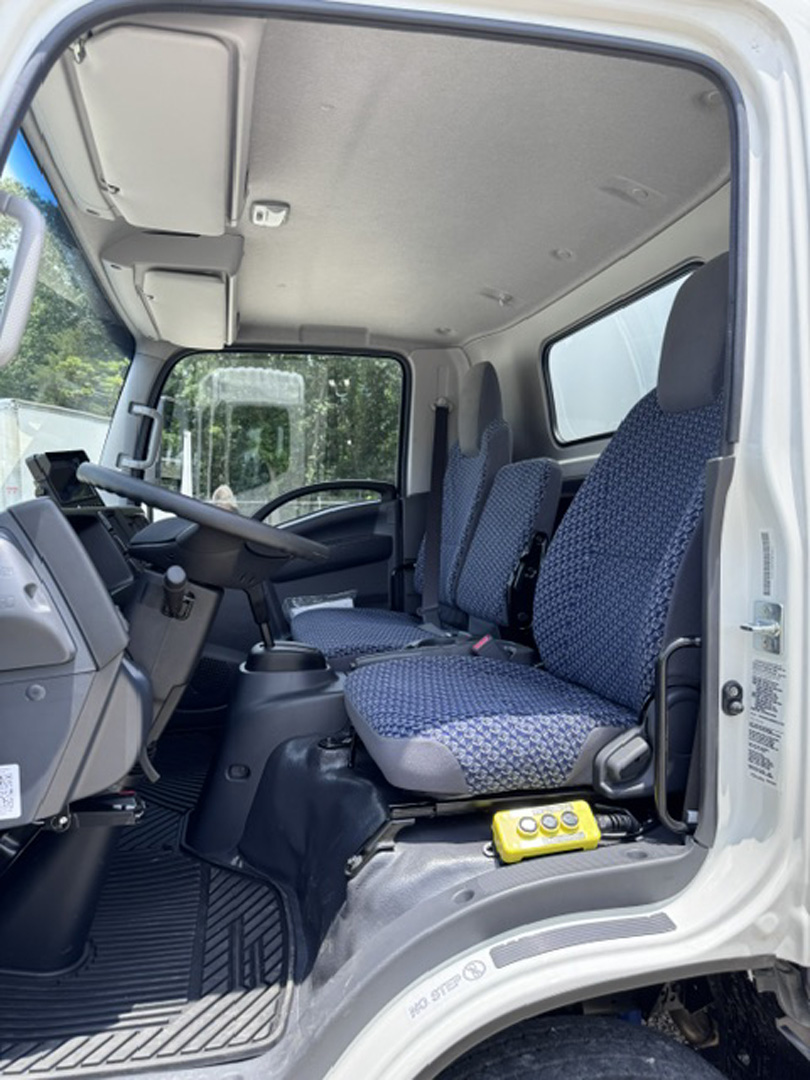 *NEW 2025 Isuzu Gas 1U4, Single Cab, 8′ Super Lite Contractor Truck with 8′ Steel Dump