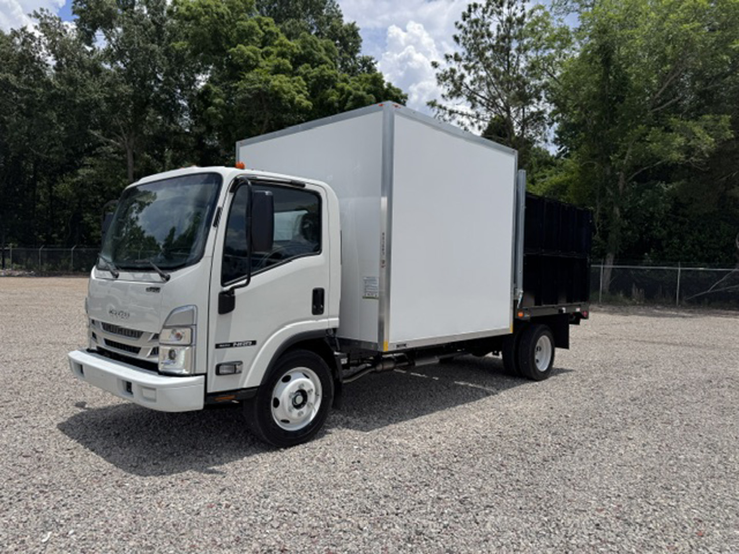 *NEW 2025 Isuzu Gas 1U4, Single Cab, 8′ Super Lite Contractor Truck with 8′ Steel Dump