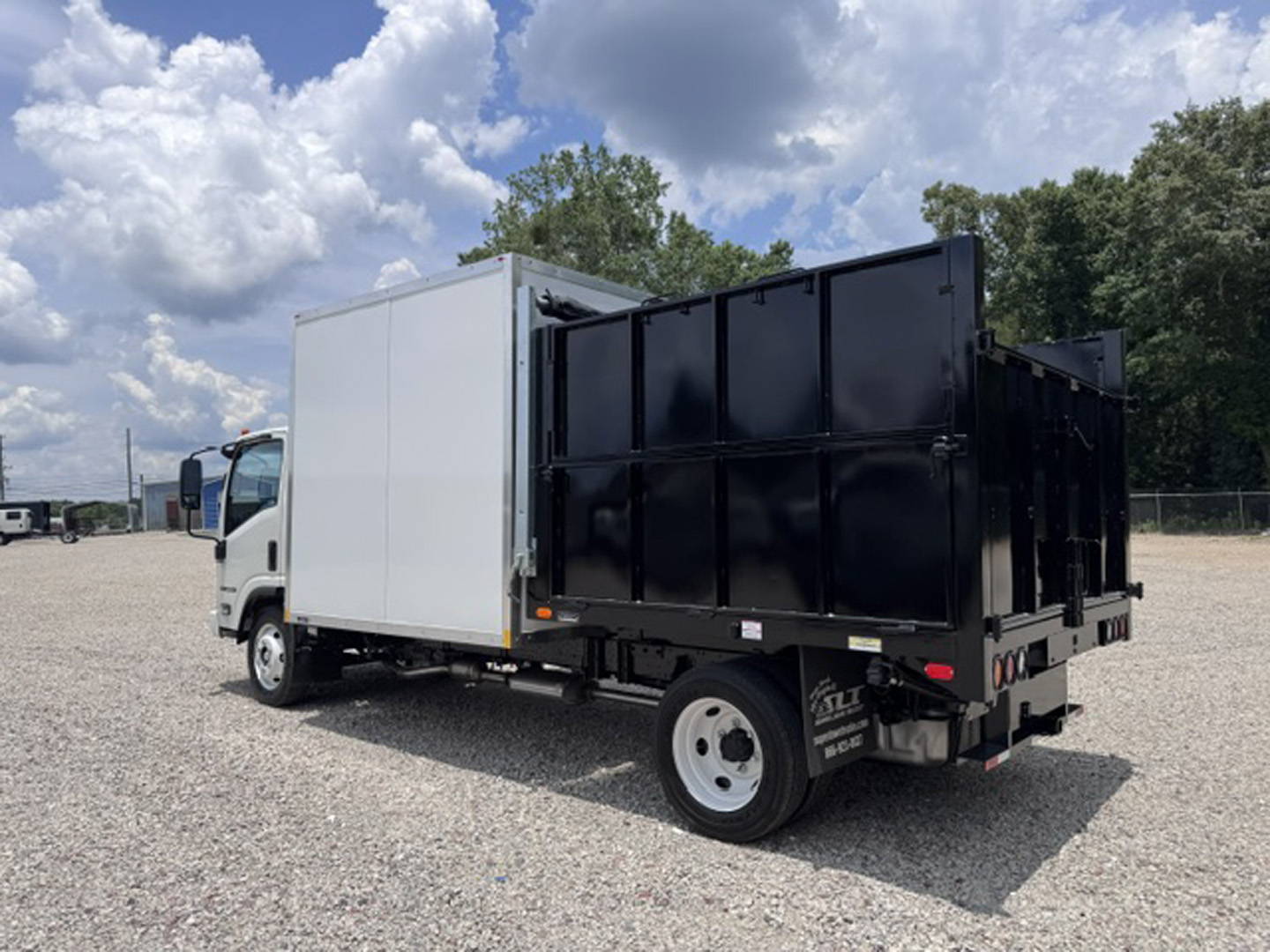 *NEW 2025 Isuzu Gas 1U4, Single Cab, 8′ Super Lite Contractor Truck with 8′ Steel Dump