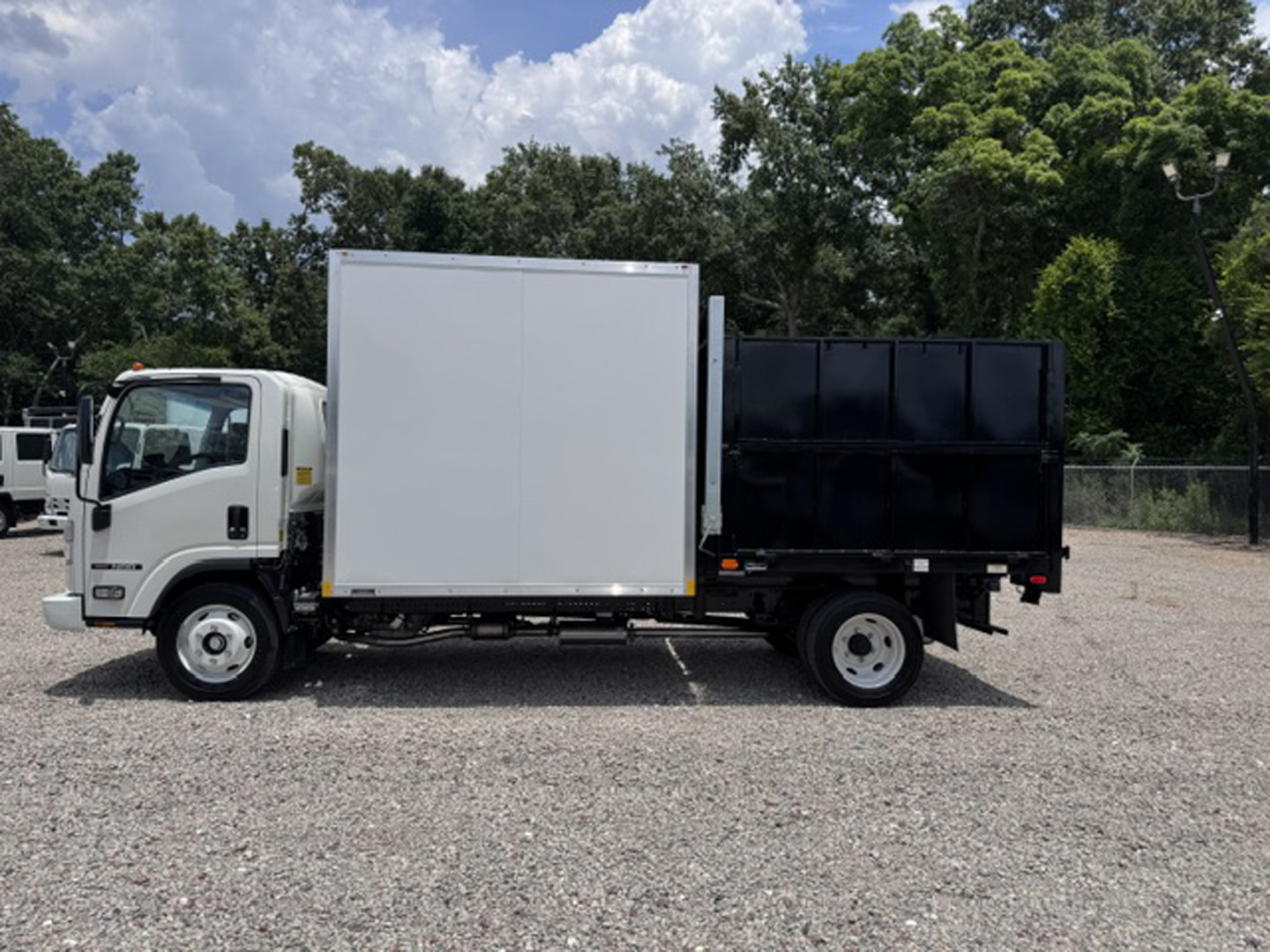 *NEW 2025 Isuzu Gas 1U4, Single Cab, 8′ Super Lite Contractor Truck with 8′ Steel Dump
