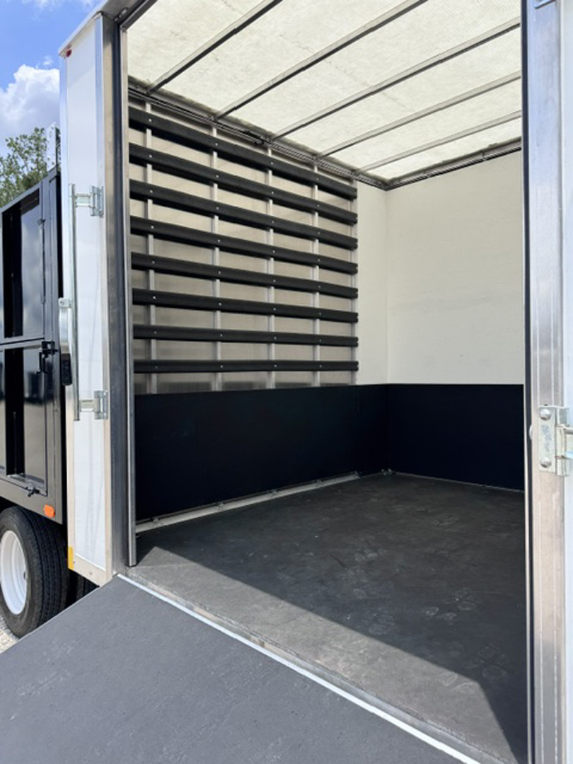 *NEW 2025 Isuzu Gas 1U4, Single Cab, 8′ Super Lite Contractor Truck with 8′ Steel Dump