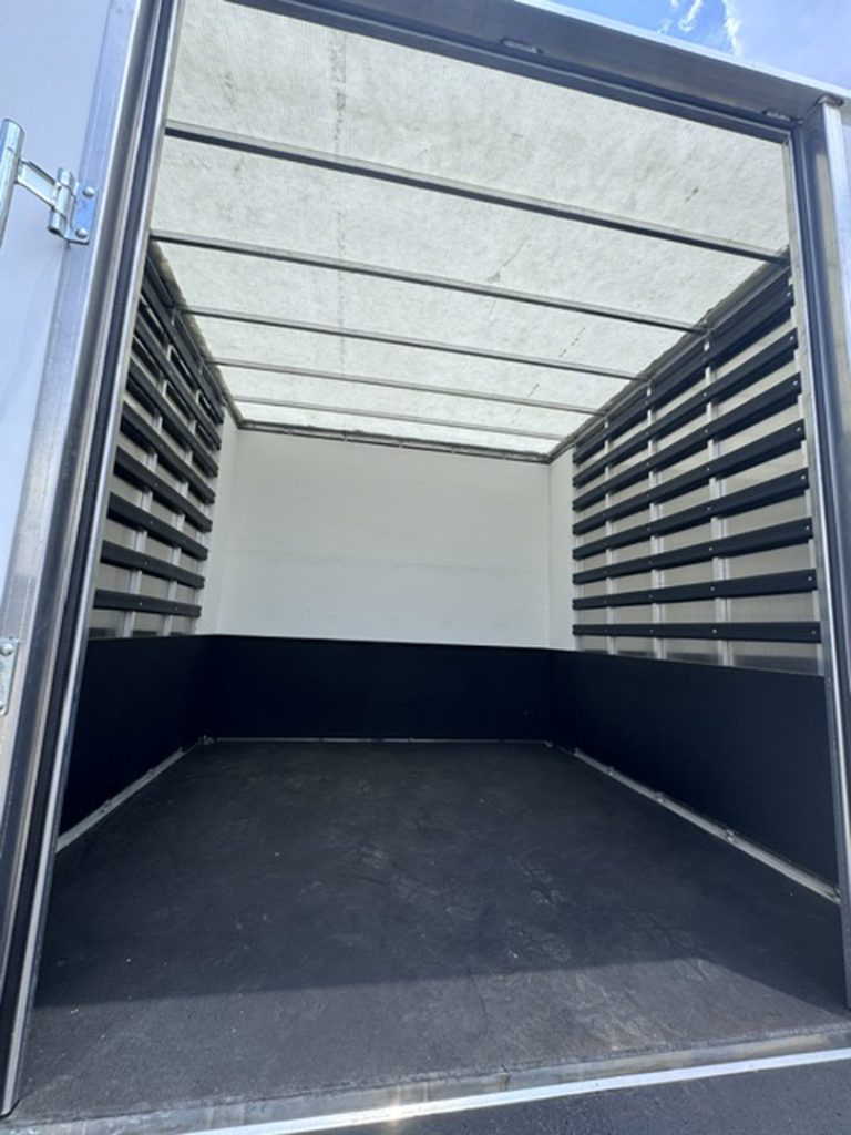 *NEW 2025 Isuzu Gas 1U4, Single Cab, 8′ Super Lite Contractor Truck with 8′ Steel Dump