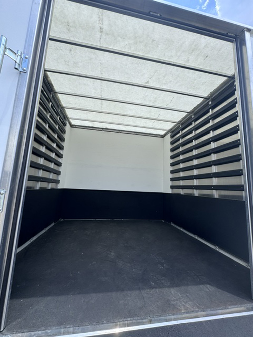 *NEW 2025 Isuzu Gas 1U4, Single Cab, 8′ Super Lite Contractor Truck with 8′ Steel Dump