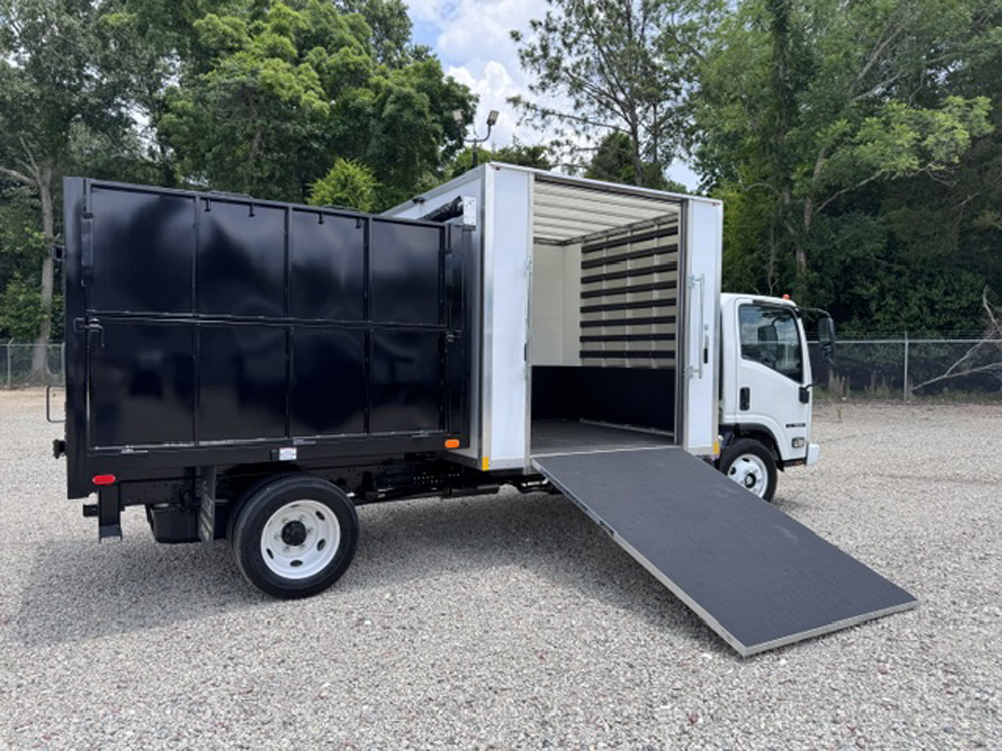 *NEW 2025 Isuzu Gas 1U4, Single Cab, 8′ Super Lite Contractor Truck with 8′ Steel Dump