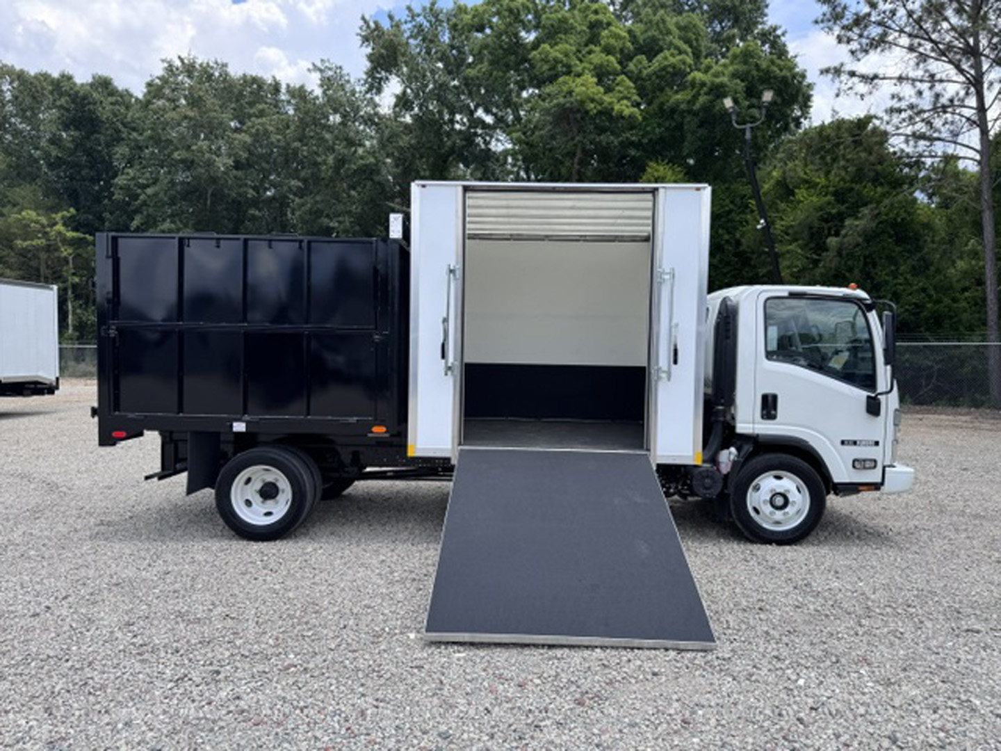 *NEW 2025 Isuzu Gas 1U4, Single Cab, 8′ Super Lite Contractor Truck with 8′ Steel Dump
