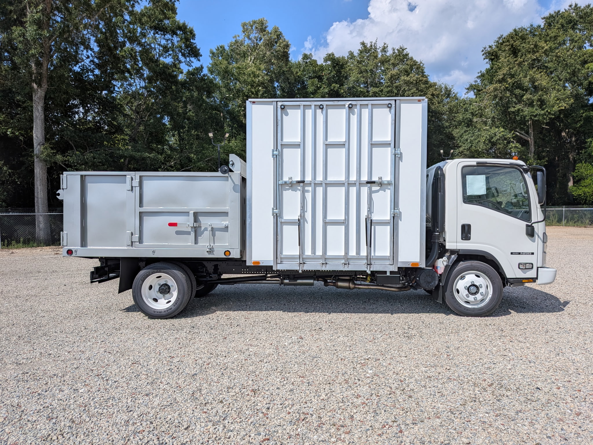*NEW 2025 Isuzu Gas 1U4, Single Cab, Super Contractor Truck-Solid Aluminum Dump