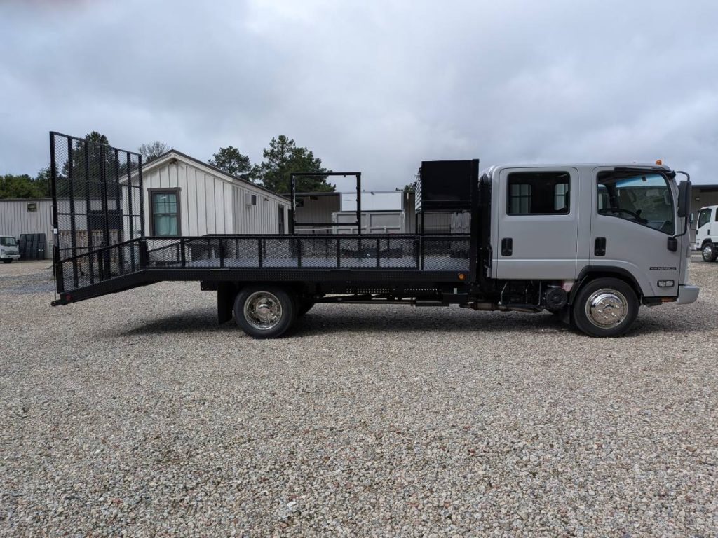 *NEW 2027 Isuzu, 1G404 Gas, Crew Cab, 18 Foot Eco Series