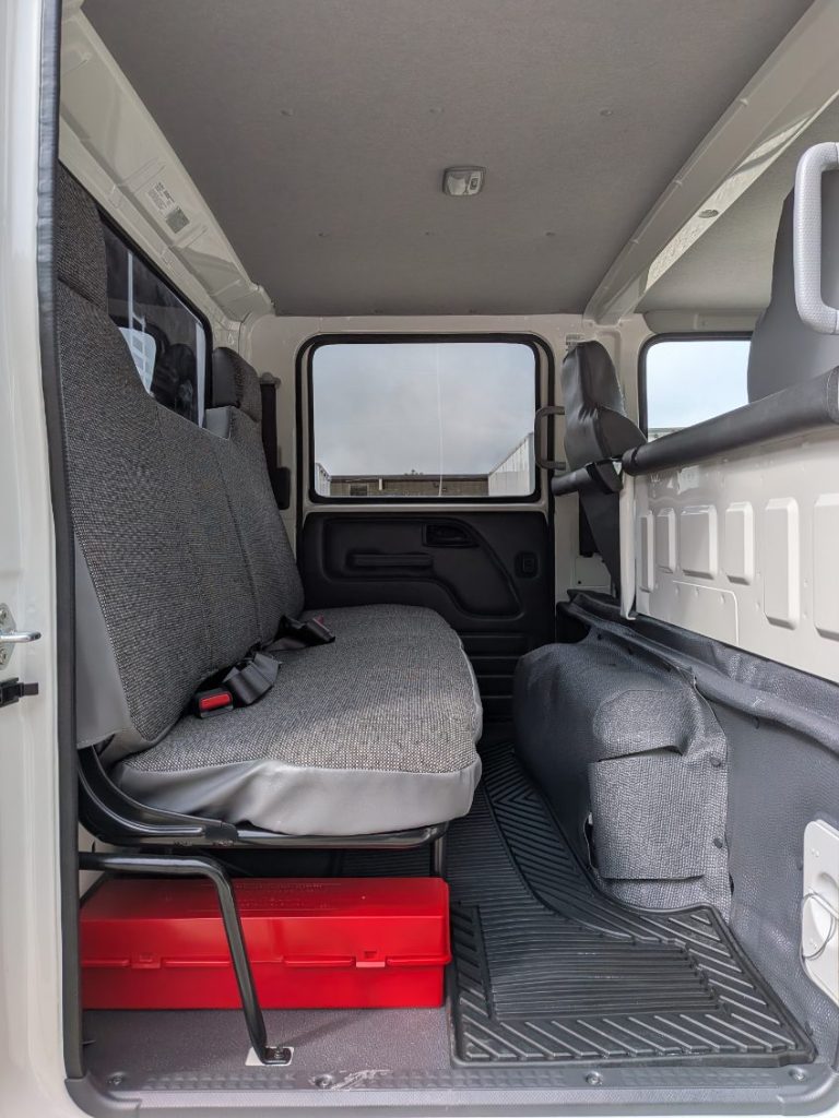 *NEW 2027 Isuzu, 1G404 Gas, Crew Cab, 18 Foot Eco Series
