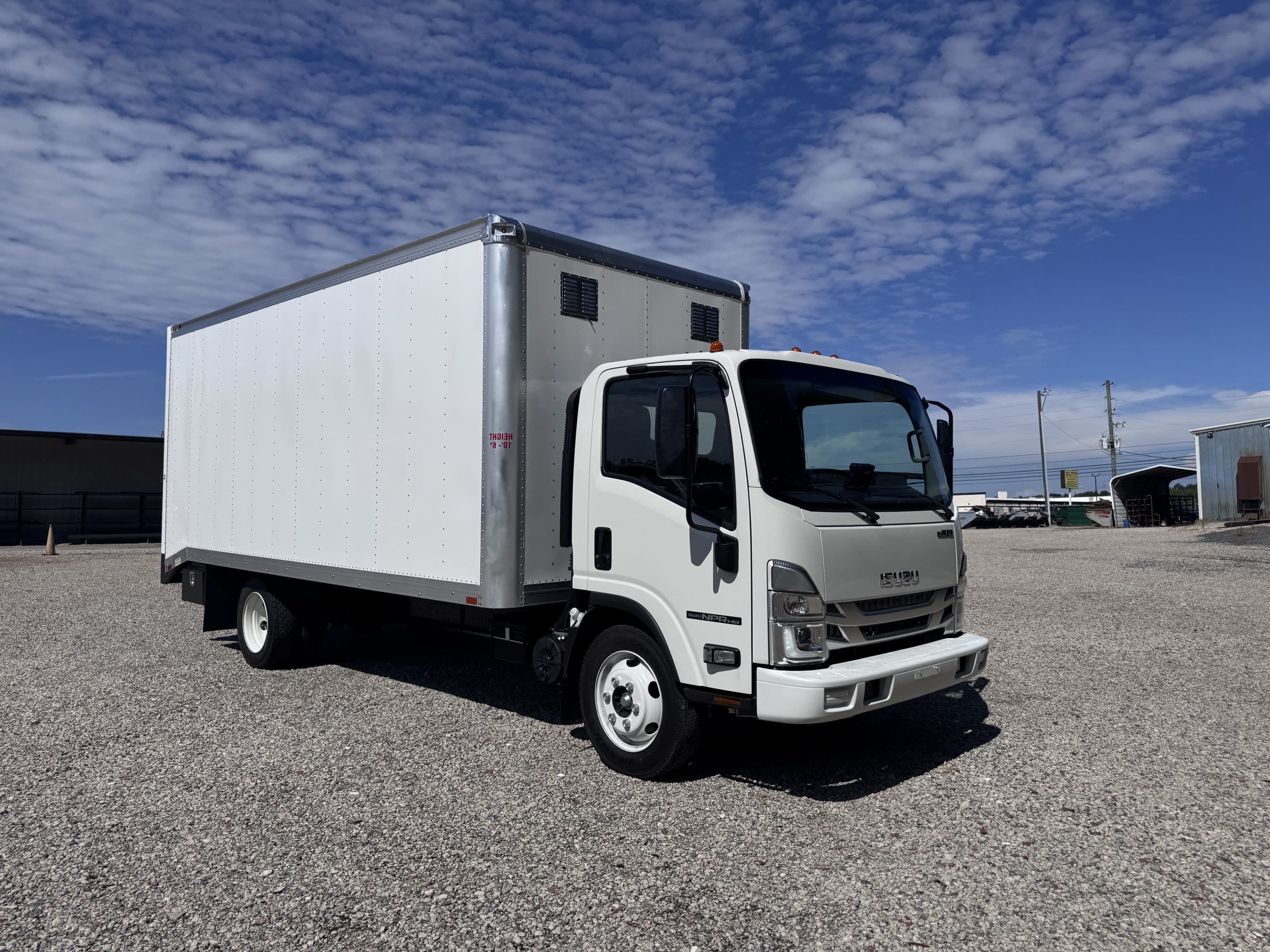 *NEW 2026 Isuzu, 1F404 Gas, Single Cab, 18 Foot Eco Series