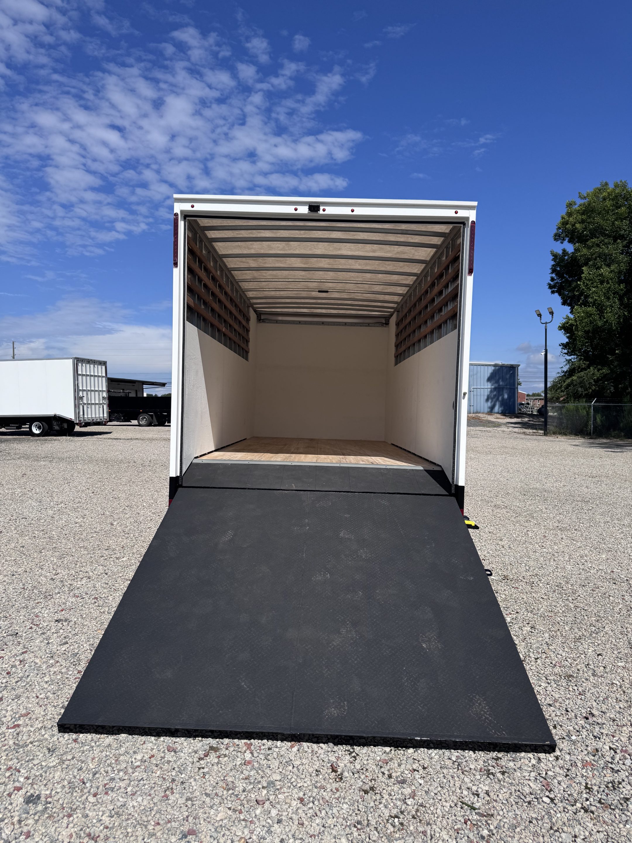 *NEW 2026 Isuzu, 1F404 Gas, Single Cab, 18 Foot Eco Series