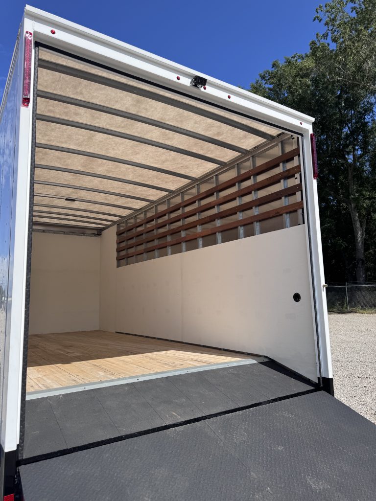 *NEW 2026 Isuzu, 1F404 Gas, Single Cab, 18 Foot Eco Series