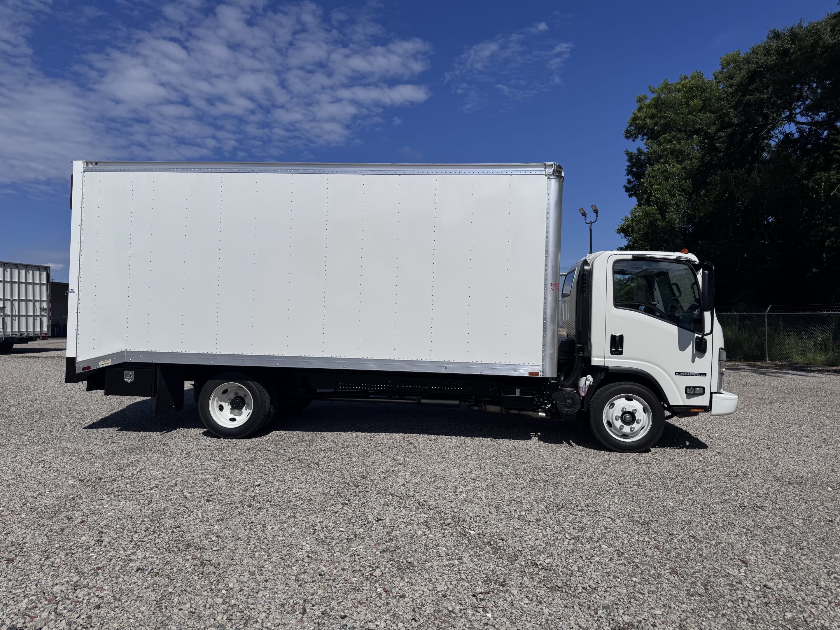 *NEW 2026 Isuzu, 1F404 Gas, Single Cab, 18 Foot Eco Series