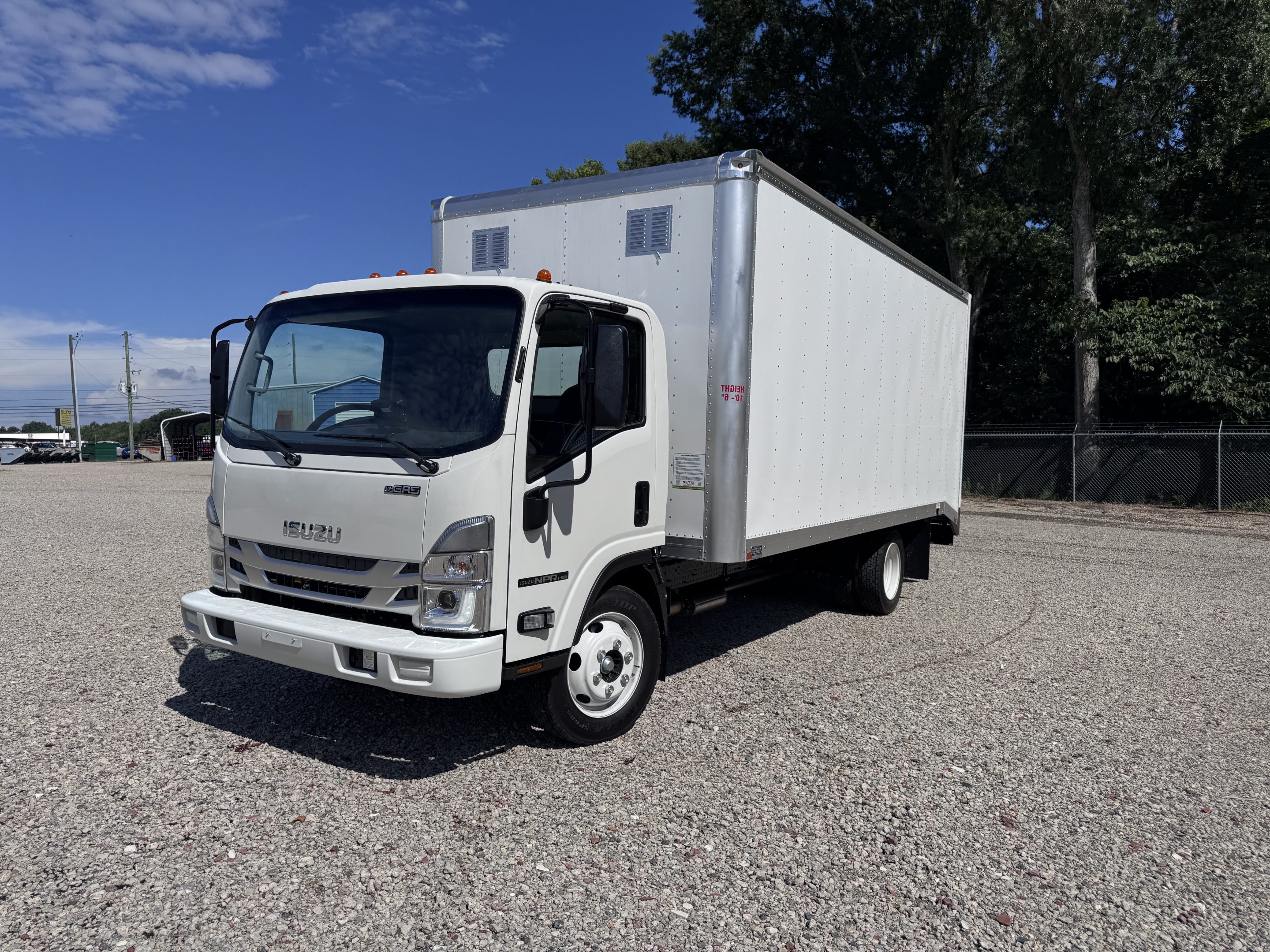 *NEW 2026 Isuzu, 1F404 Gas, Single Cab, 18 Foot Eco Series