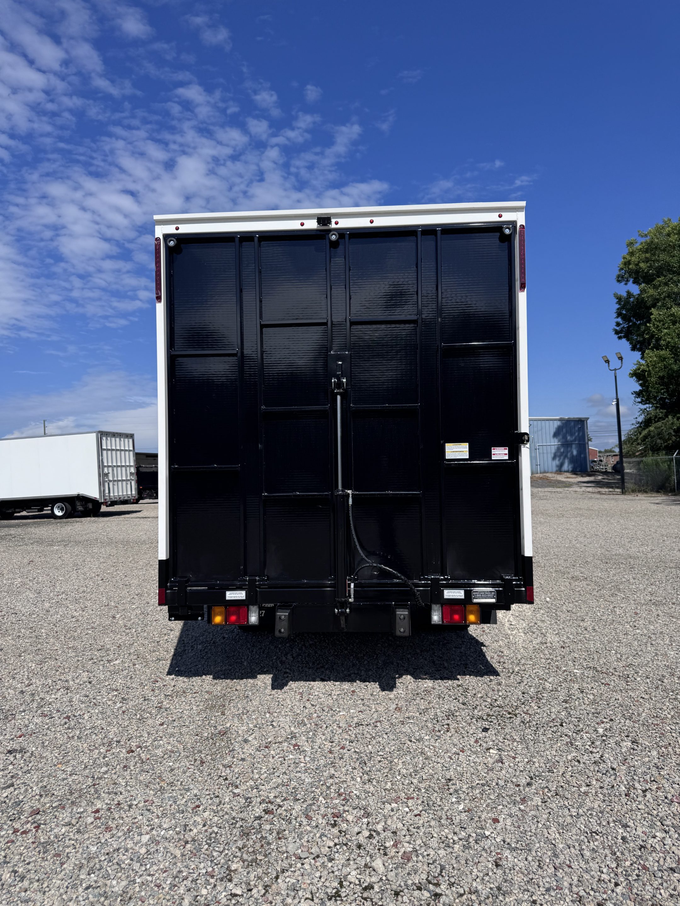 *NEW 2026 Isuzu, 1F404 Gas, Single Cab, 18 Foot Eco Series