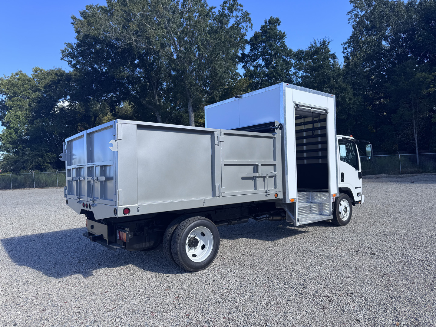 *NEW 2026 Isuzu Gas 1U404, Single Cab, Canyon 10′ Dump and 6′ Tool Shed SCT with 48″ Roll Up Door