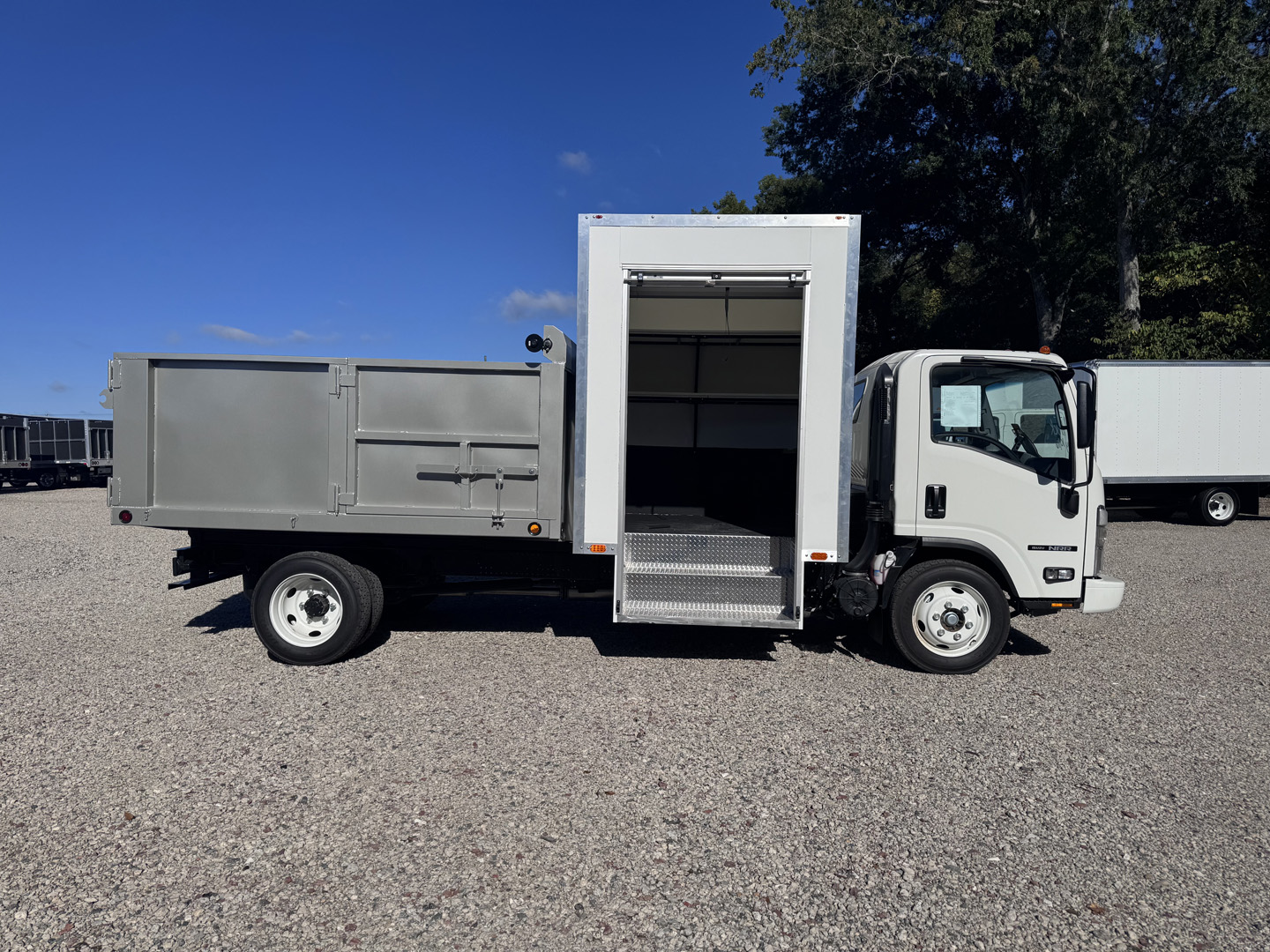 *NEW 2026 Isuzu Gas 1U404, Single Cab, Canyon 10′ Dump and 6′ Tool Shed SCT with 48″ Roll Up Door