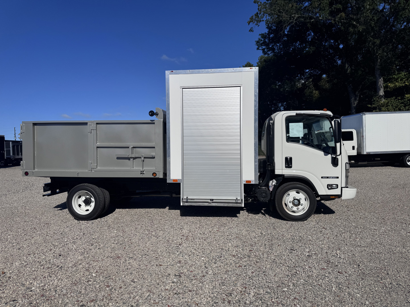 *NEW 2026 Isuzu Gas 1U404, Single Cab, Canyon 10′ Dump and 6′ Tool Shed SCT with 48″ Roll Up Door