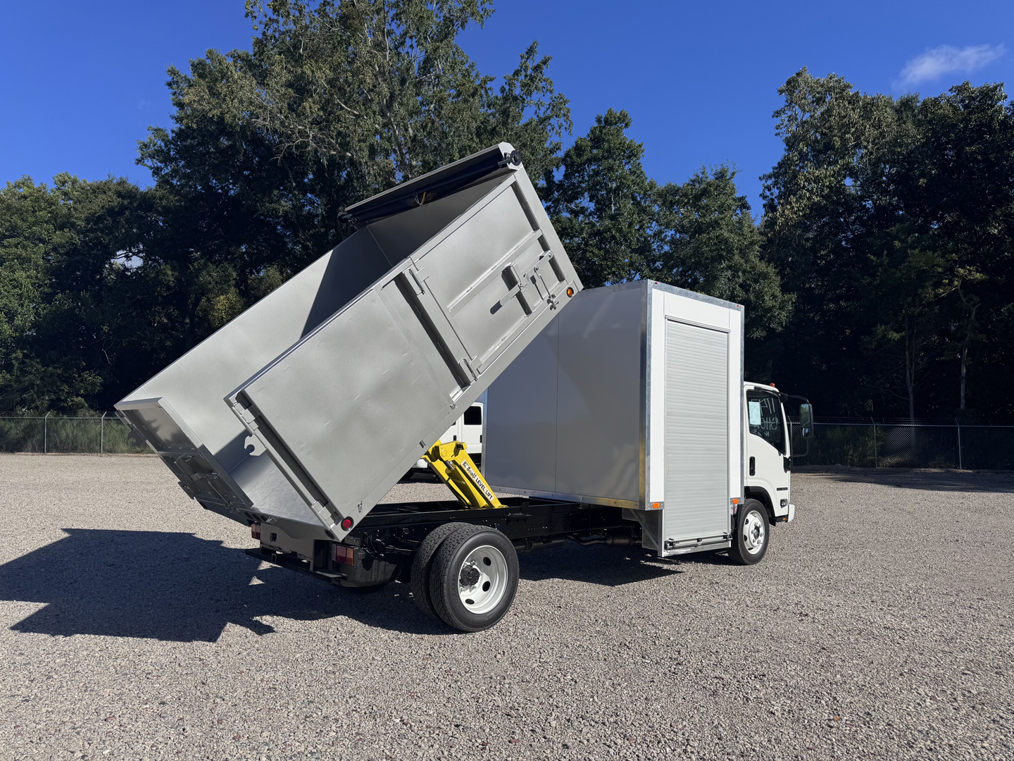 *NEW 2026 Isuzu Gas 1U404, Single Cab, Canyon 10′ Dump and 6′ Tool Shed SCT with 48″ Roll Up Door