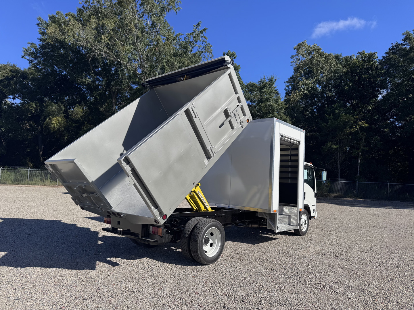 *NEW 2026 Isuzu Gas 1U404, Single Cab, Canyon 10′ Dump and 6′ Tool Shed SCT with 48″ Roll Up Door