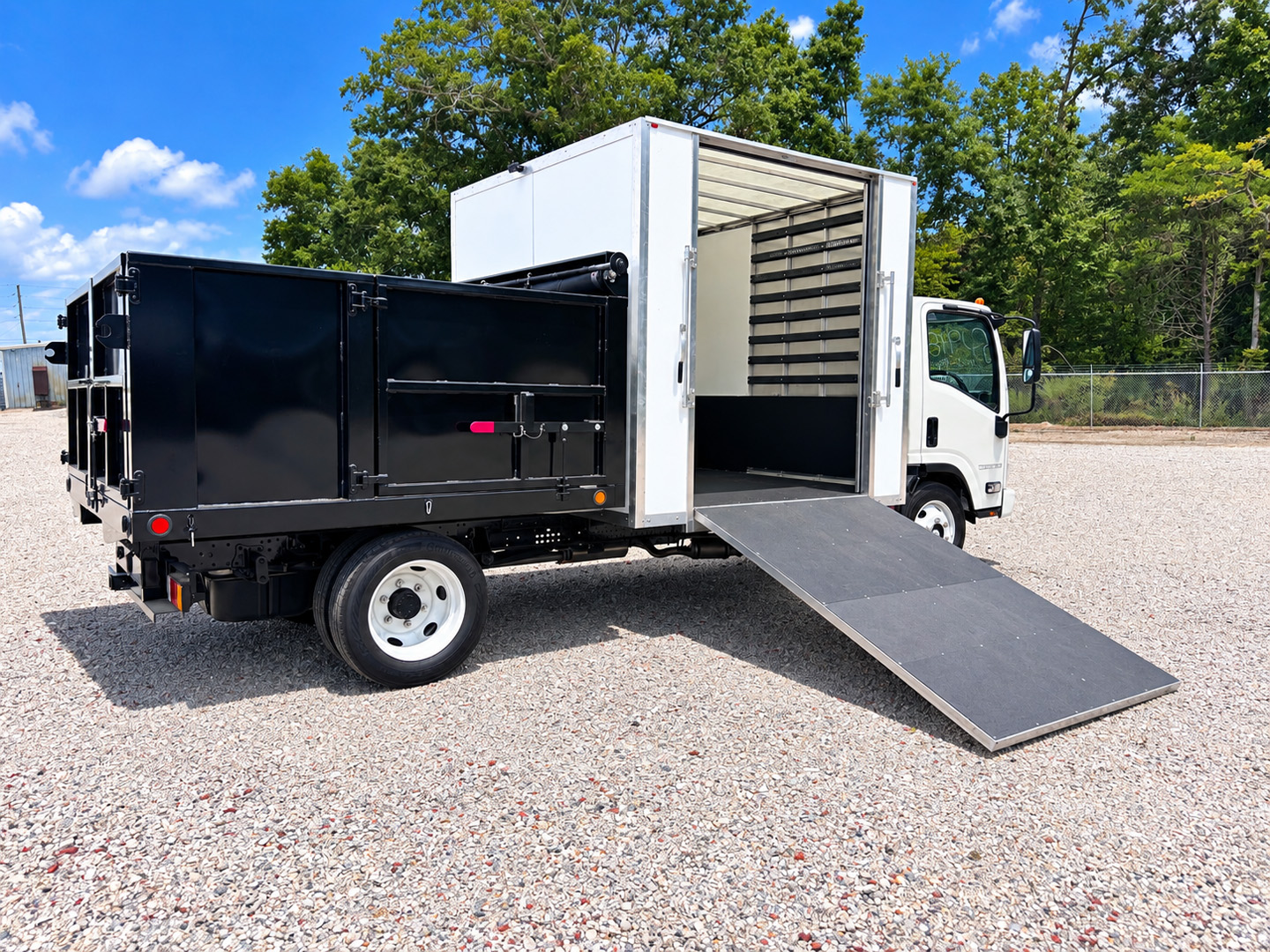 *NEW 2026 Isuzu NRR Gas 1U404, Single Cab SCT with 8′ Dump and 8′ Tool Shed and SR3200 Manual Side Ramp *SOLD*