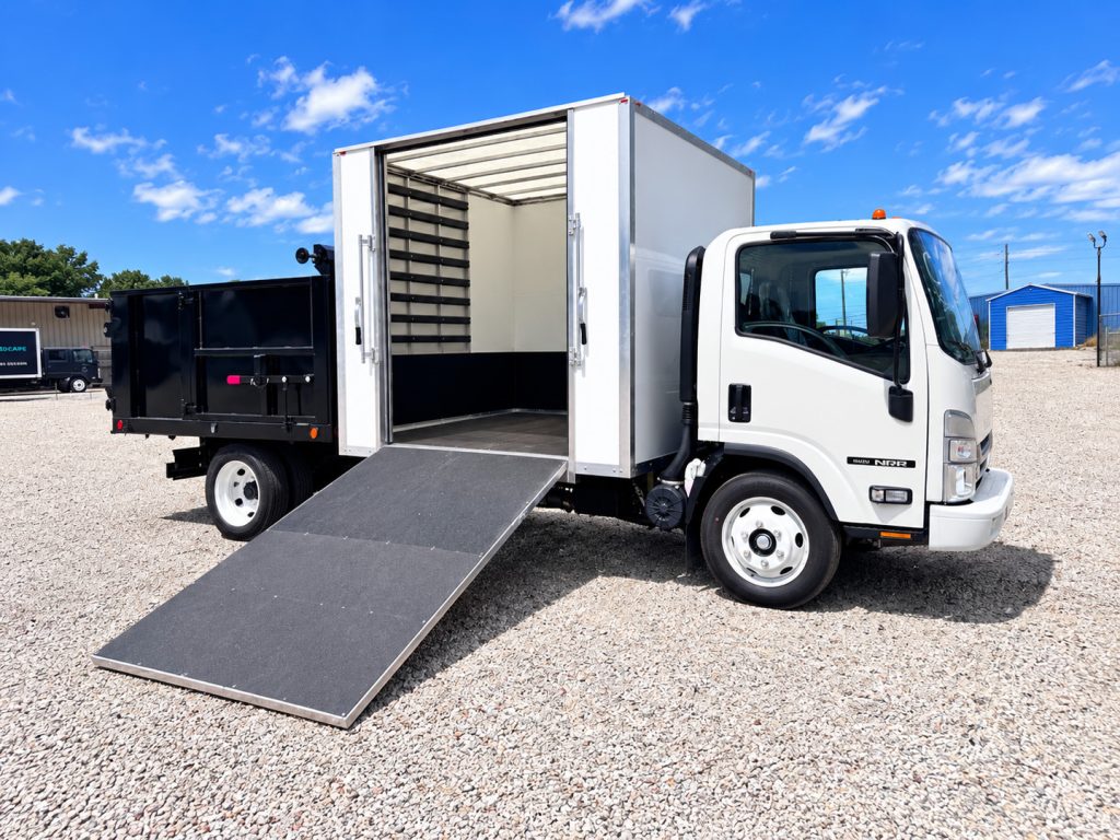 *NEW 2026 Isuzu NRR Gas 1U404, Single Cab SCT with 8′ Dump and 8′ Tool Shed and SR3200 Manual Side Ramp *SOLD*
