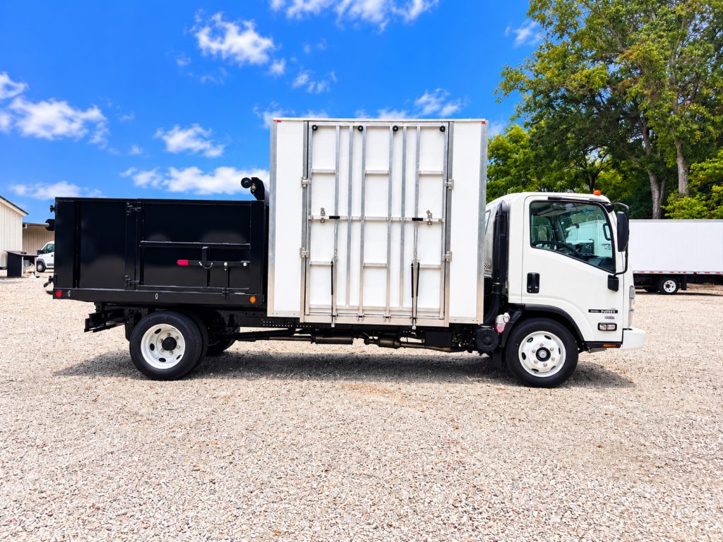 *NEW 2026 Isuzu NRR Gas 1U404, Single Cab SCT with 8′ Dump and 8′ Tool Shed and SR3200 Manual Side Ramp *SOLD*