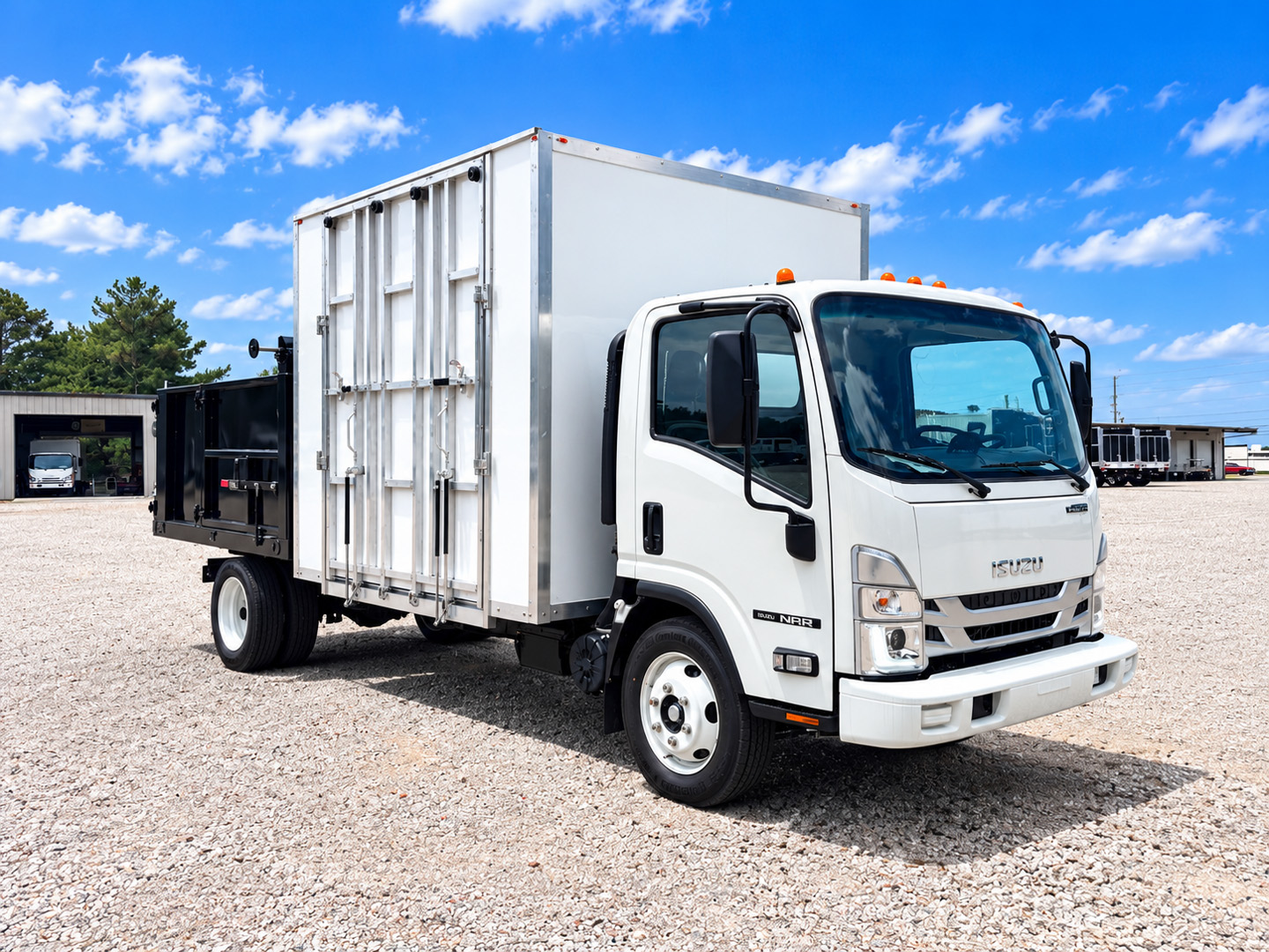 *NEW 2026 Isuzu NRR Gas 1U404, Single Cab SCT with 8′ Dump and 8′ Tool Shed and SR3200 Manual Side Ramp *SOLD*