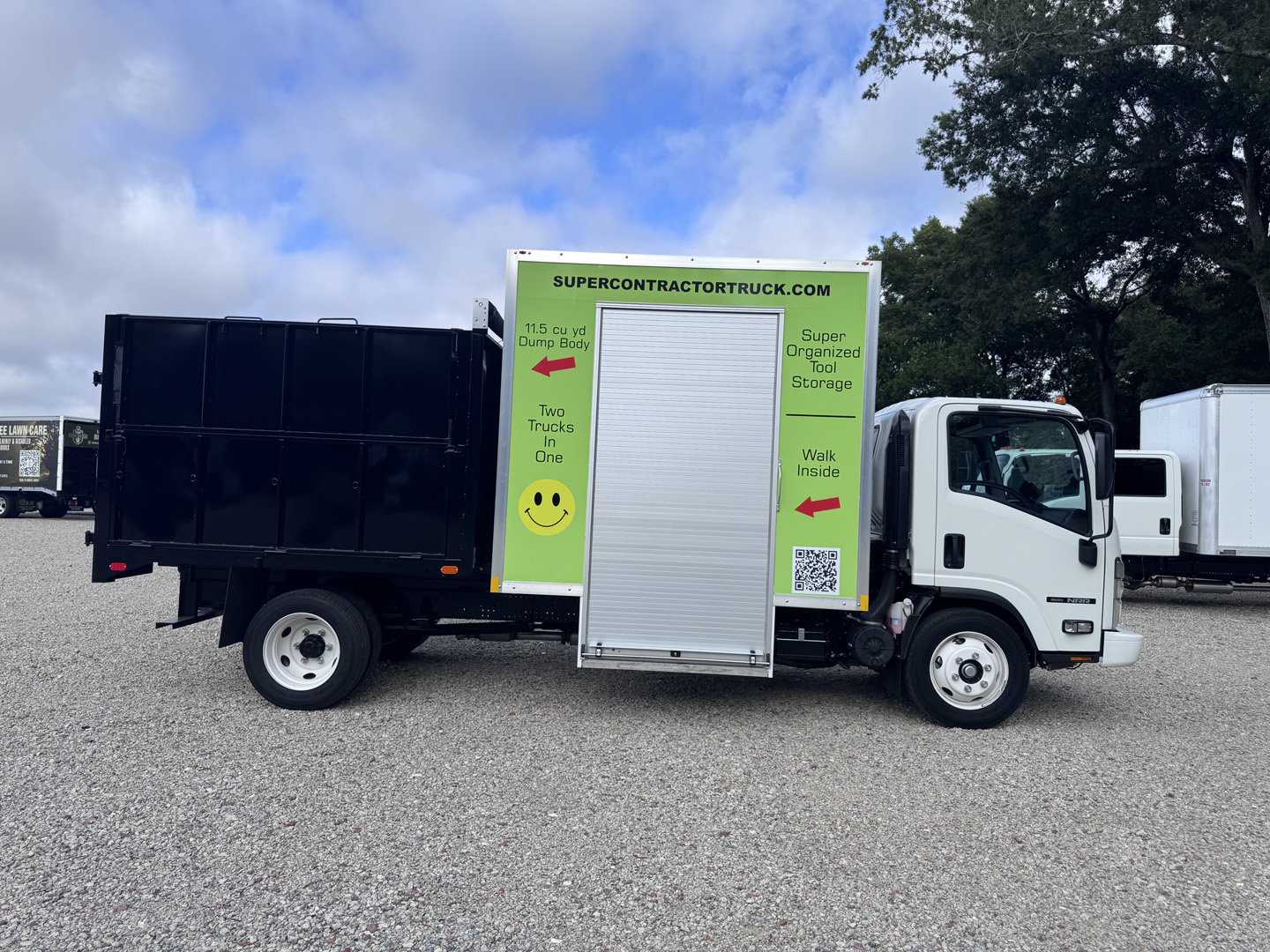 *NEW 2025 Isuzu Gas 1U4, Single Cab, Super Contractor Truck with 48″ Door and 8 Foot Dump *Ready for Immediate Delivery*