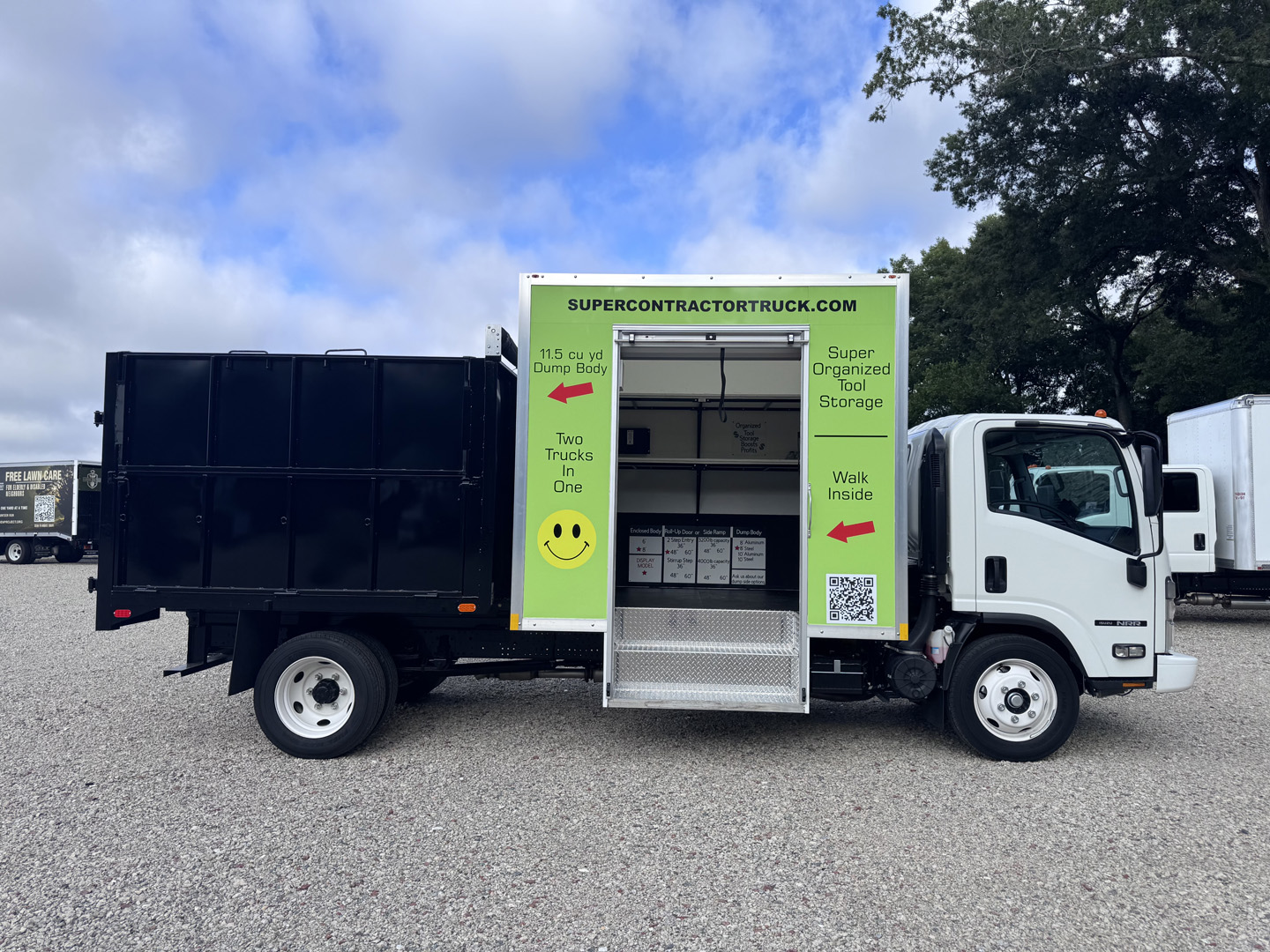*NEW 2025 Isuzu Gas 1U4, Single Cab, Super Contractor Truck with 48″ Door and 8 Foot Dump *Ready for Immediate Delivery*