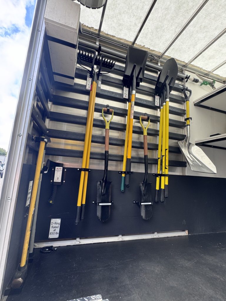 *NEW 2025 Isuzu Gas 1U4, Single Cab, Super Contractor Truck with 48″ Door and 8 Foot Dump *Ready for Immediate Delivery*