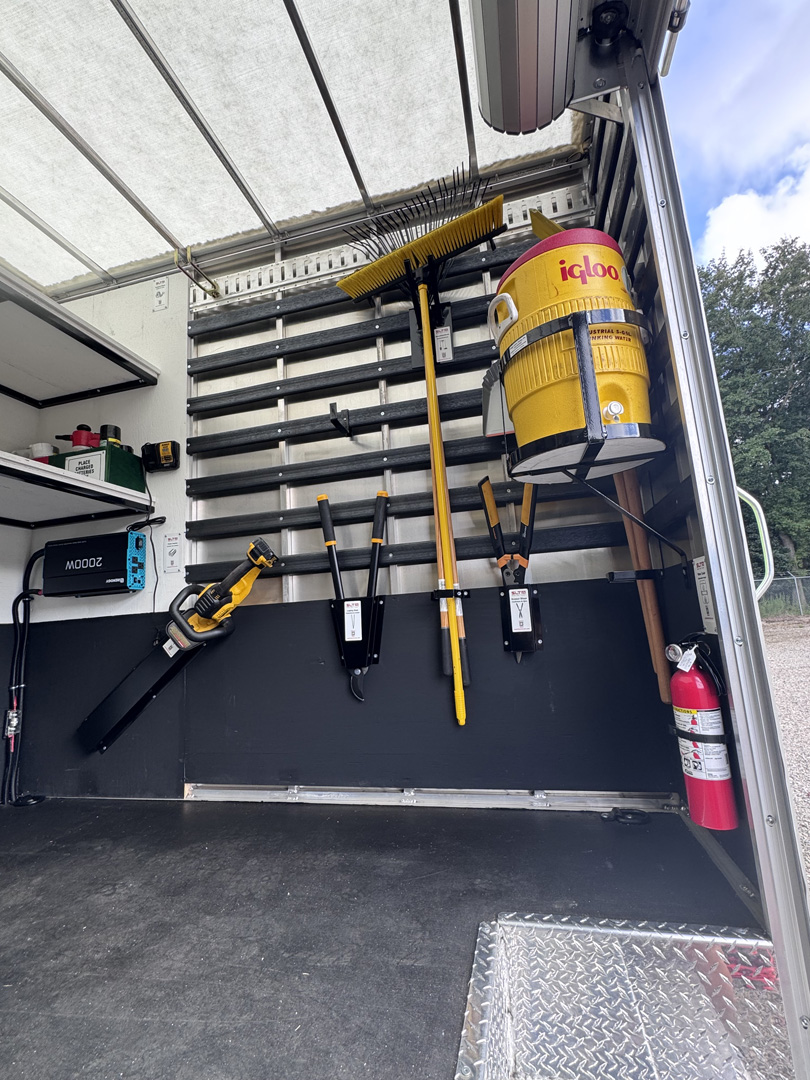 *NEW 2025 Isuzu Gas 1U4, Single Cab, Super Contractor Truck with 48″ Door and 8 Foot Dump *Ready for Immediate Delivery*