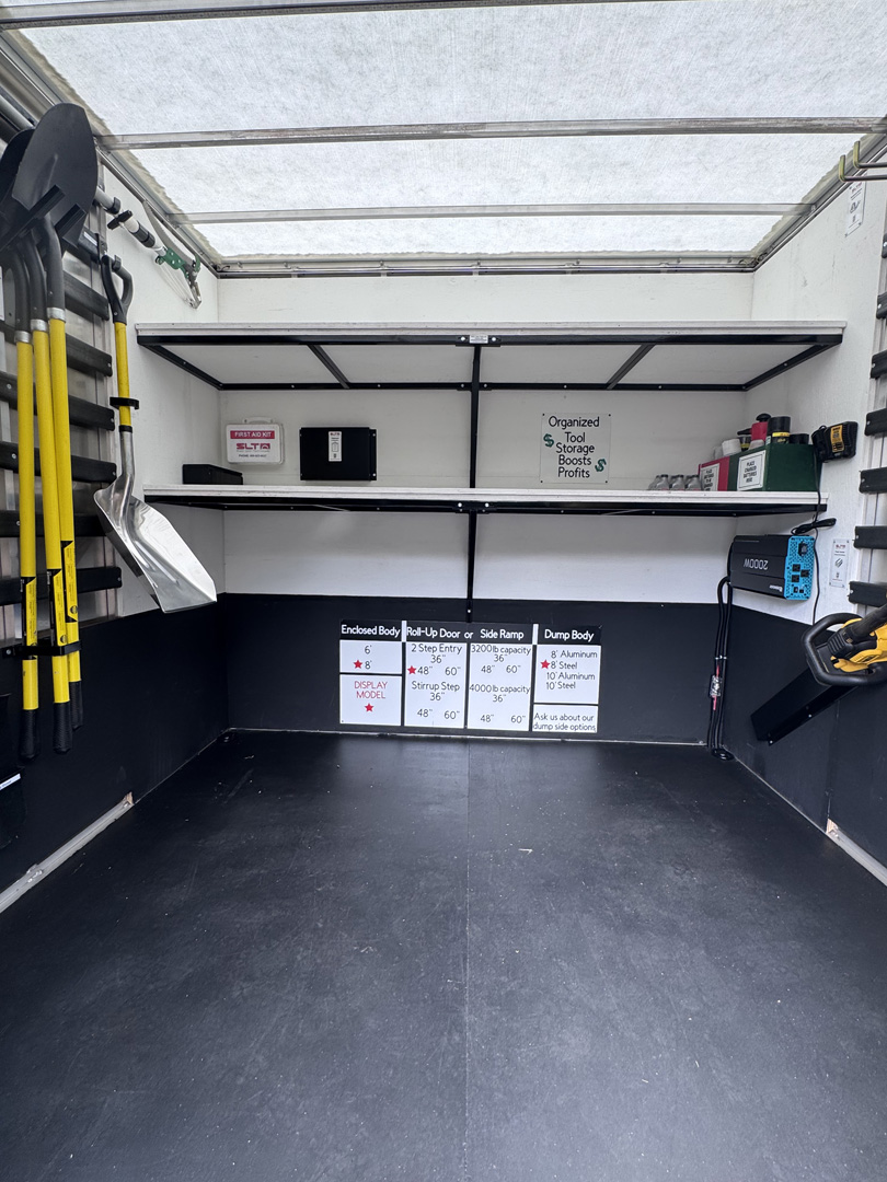*NEW 2025 Isuzu Gas 1U4, Single Cab, Super Contractor Truck with 48″ Door and 8 Foot Dump *Ready for Immediate Delivery*