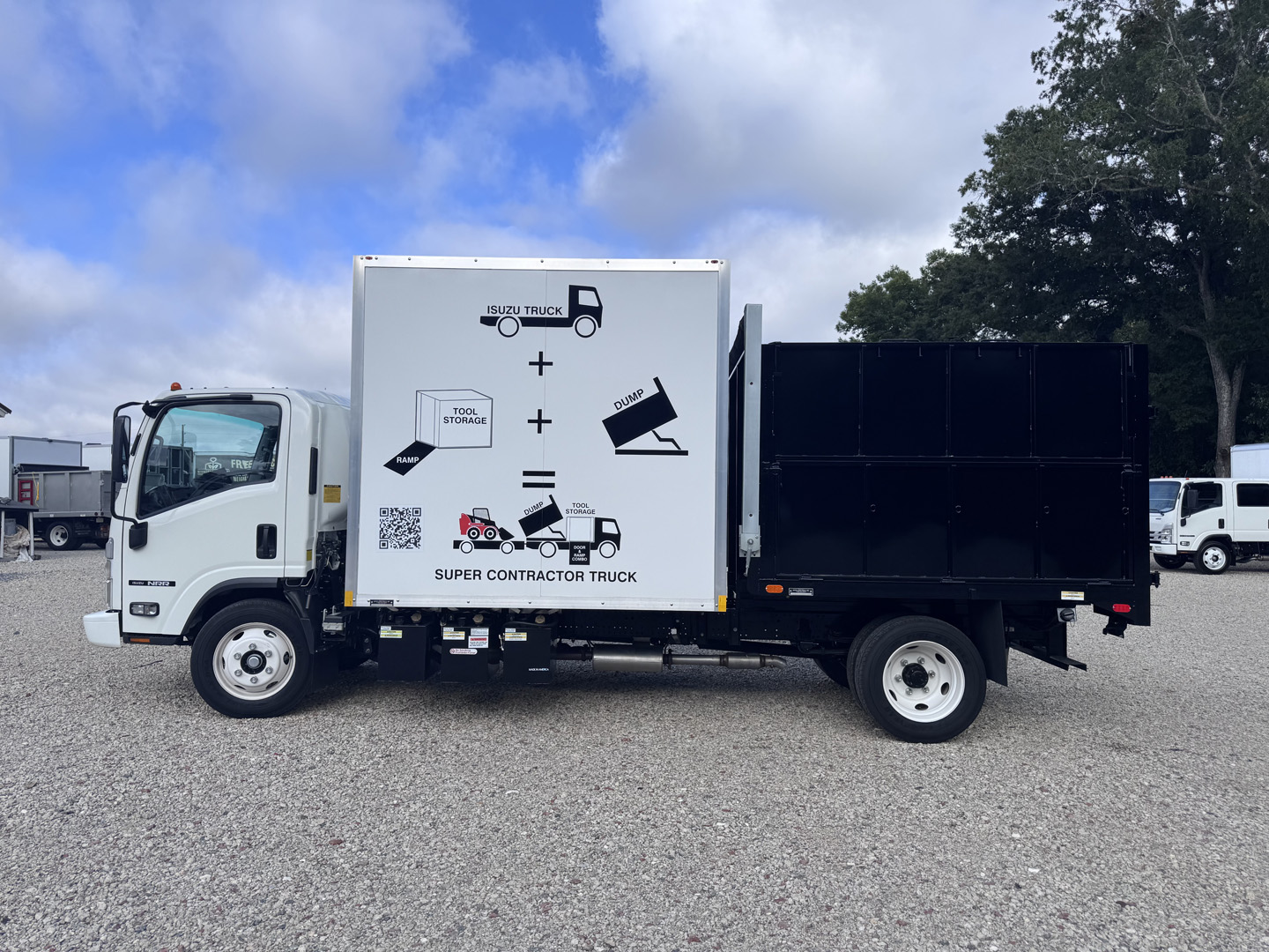 *NEW 2025 Isuzu Gas 1U4, Single Cab, Super Contractor Truck with 48″ Door and 8 Foot Dump *Ready for Immediate Delivery*